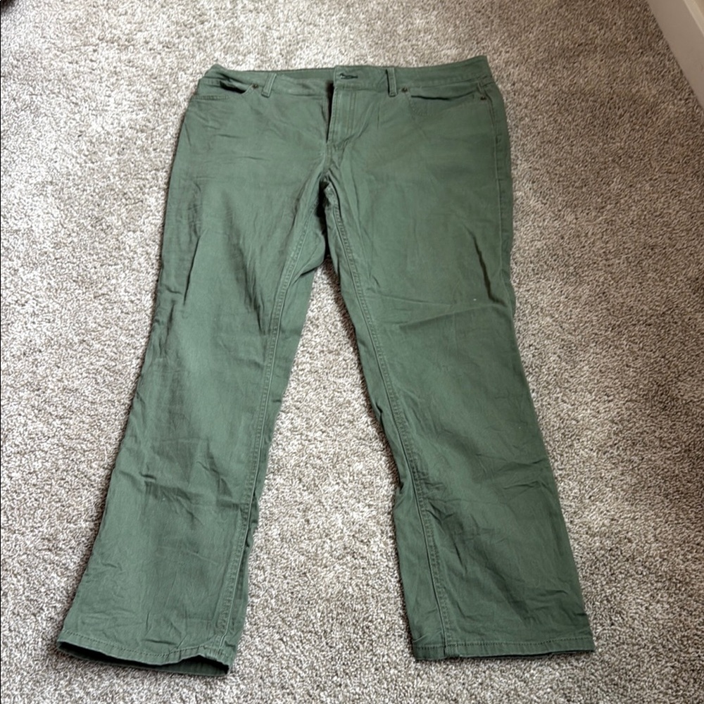 L. L. Bean Olive Green beanflex straight leg favorite fit Pants 14 Reg